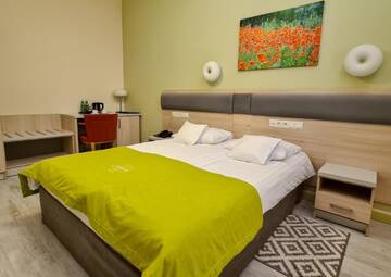 Фото номера Улучшенный номер с кроватью размера «king-size» Отель Hotel Antonińska г. Лешно 8
