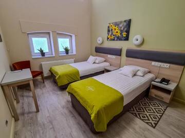 Фото номера Улучшенный четырехместный номер Отель Hotel Antonińska г. Лешно 8