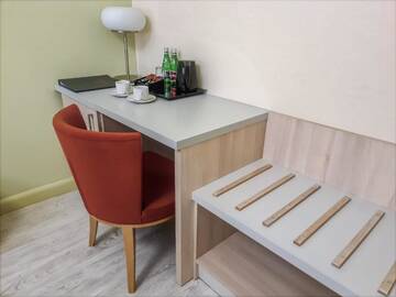 Фото номера Улучшенный четырехместный номер Отель Hotel Antonińska г. Лешно 6