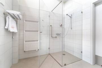 Фото номера Четырехместный номер с ванной комнатой Отель Hotel Antonińska г. Лешно 5