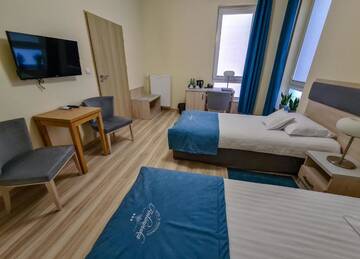 Фото номера Бюджетный трехместный номер Отель Hotel Antonińska г. Лешно 2