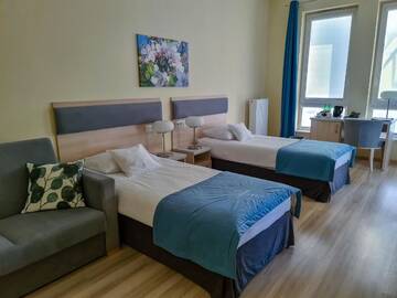 Фото номера Улучшенный трехместный номер Отель Hotel Antonińska г. Лешно 10