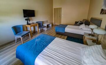 Фото номера Улучшенный трехместный номер Отель Hotel Antonińska г. Лешно 7