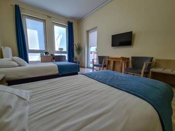 Фото номера Улучшенный трехместный номер Отель Hotel Antonińska г. Лешно 8