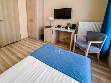 Фото номера Улучшенный одноместный номер Отель Hotel Antonińska г. Лешно 2