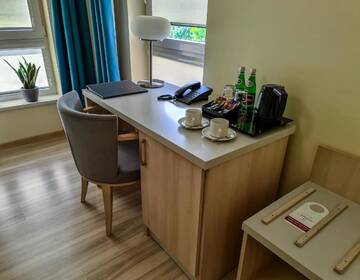 Фото номера Улучшенный двухместный номер с 1 кроватью Отель Hotel Antonińska г. Лешно 2
