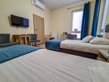 Фото номера Бюджетный трехместный номер Отель Hotel Antonińska г. Лешно 3