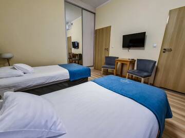 Фото номера Бюджетный трехместный номер Отель Hotel Antonińska г. Лешно 5