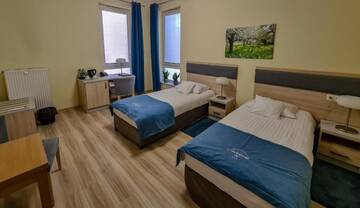 Фото номера Бюджетный трехместный номер Отель Hotel Antonińska г. Лешно 9