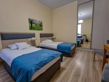 Фото номера Бюджетный трехместный номер Отель Hotel Antonińska г. Лешно 6