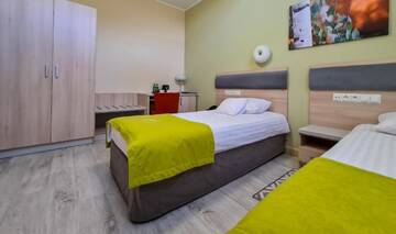 Фото номера Улучшенный двухместный номер с 1 кроватью Отель Hotel Antonińska г. Лешно 4