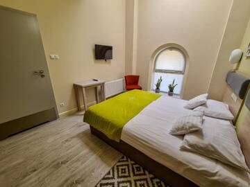 Фото номера Улучшенный номер с кроватью размера «king-size» Отель Hotel Antonińska г. Лешно 4