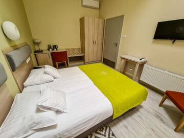 Фото номера Улучшенный номер с кроватью размера «king-size» Отель Hotel Antonińska г. Лешно 5
