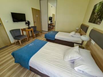 Фото номера Улучшенный двухместный номер с 1 кроватью Отель Hotel Antonińska г. Лешно 5