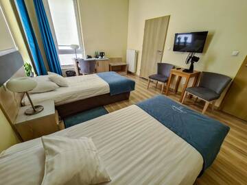 Фото номера Улучшенный двухместный номер с 1 кроватью Отель Hotel Antonińska г. Лешно 6